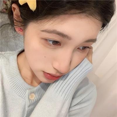 紧扣的星星海报